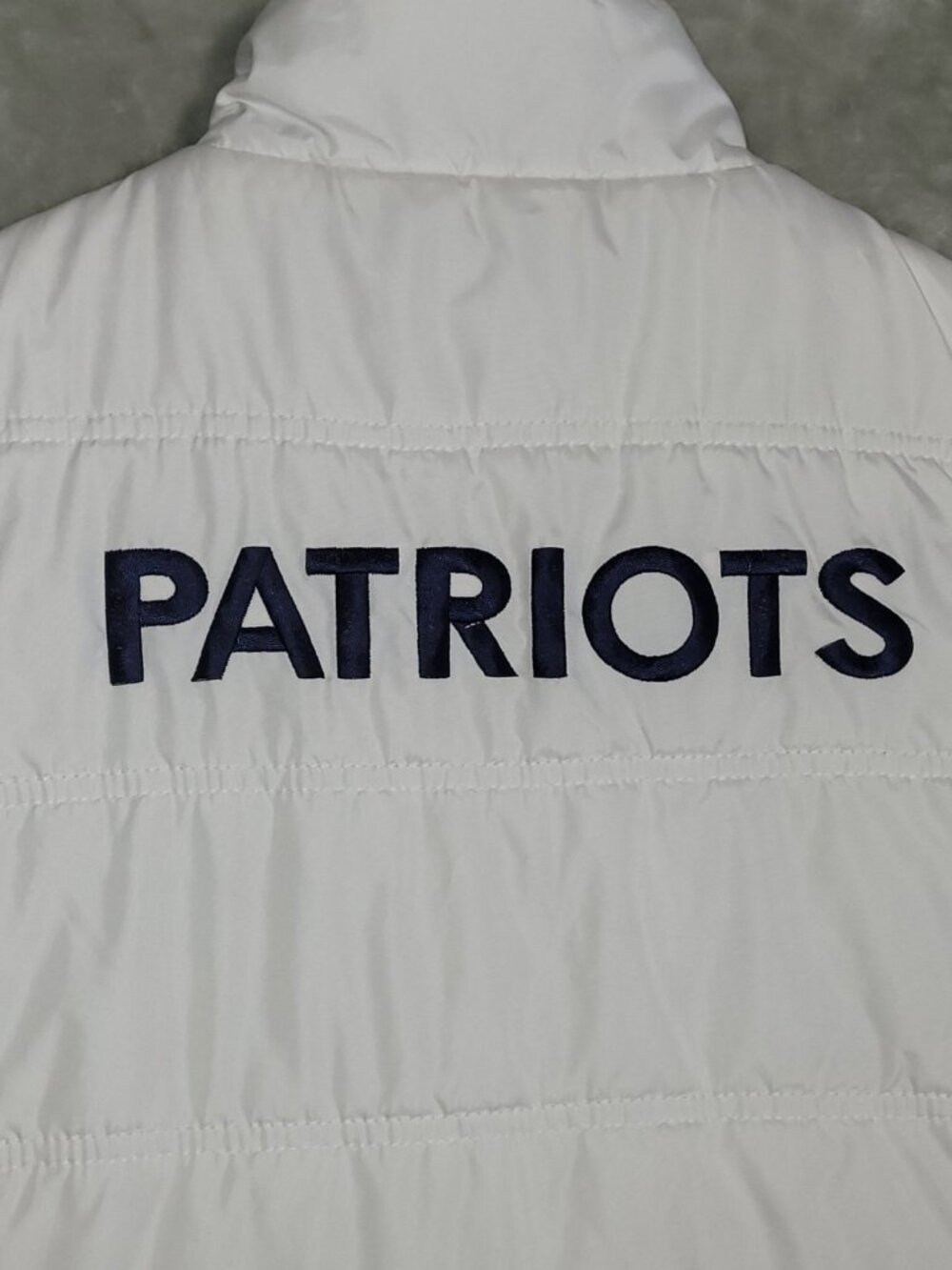 NWT New England Patriots Puffer White/Navy Vest Womens NFL Team Apparel Sz L - Picture 11 of 11